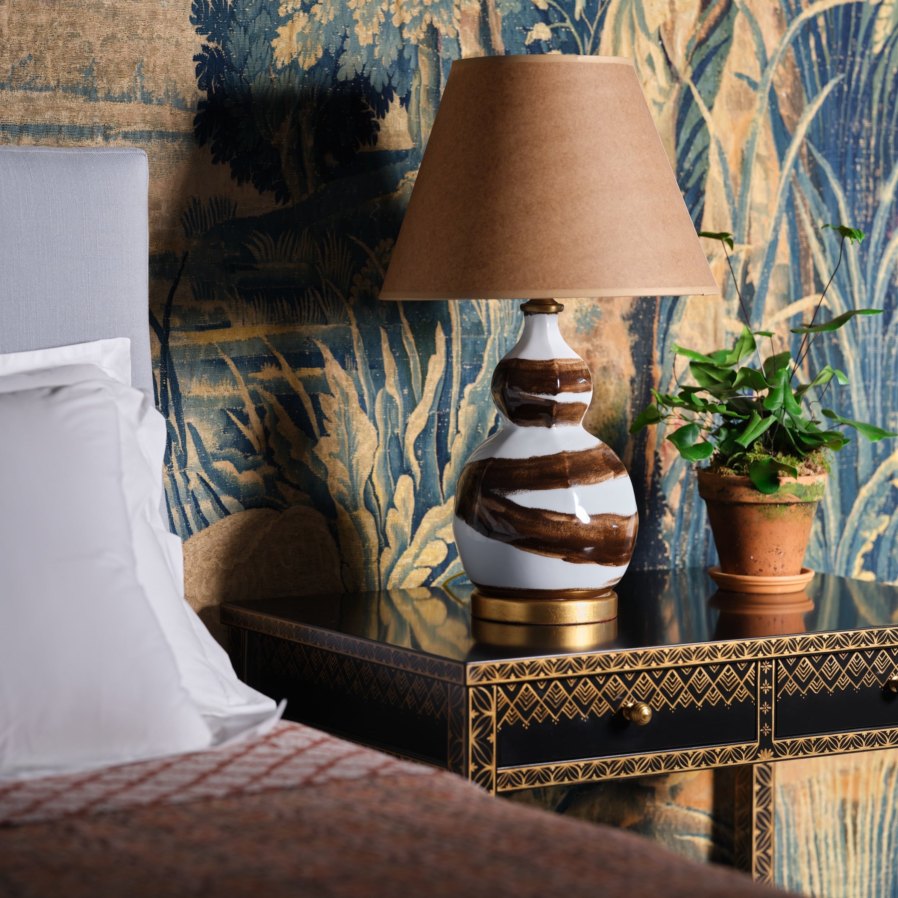 Small Brush Stroke Ceramic Lamp (Brown) – Bunny Williams Home