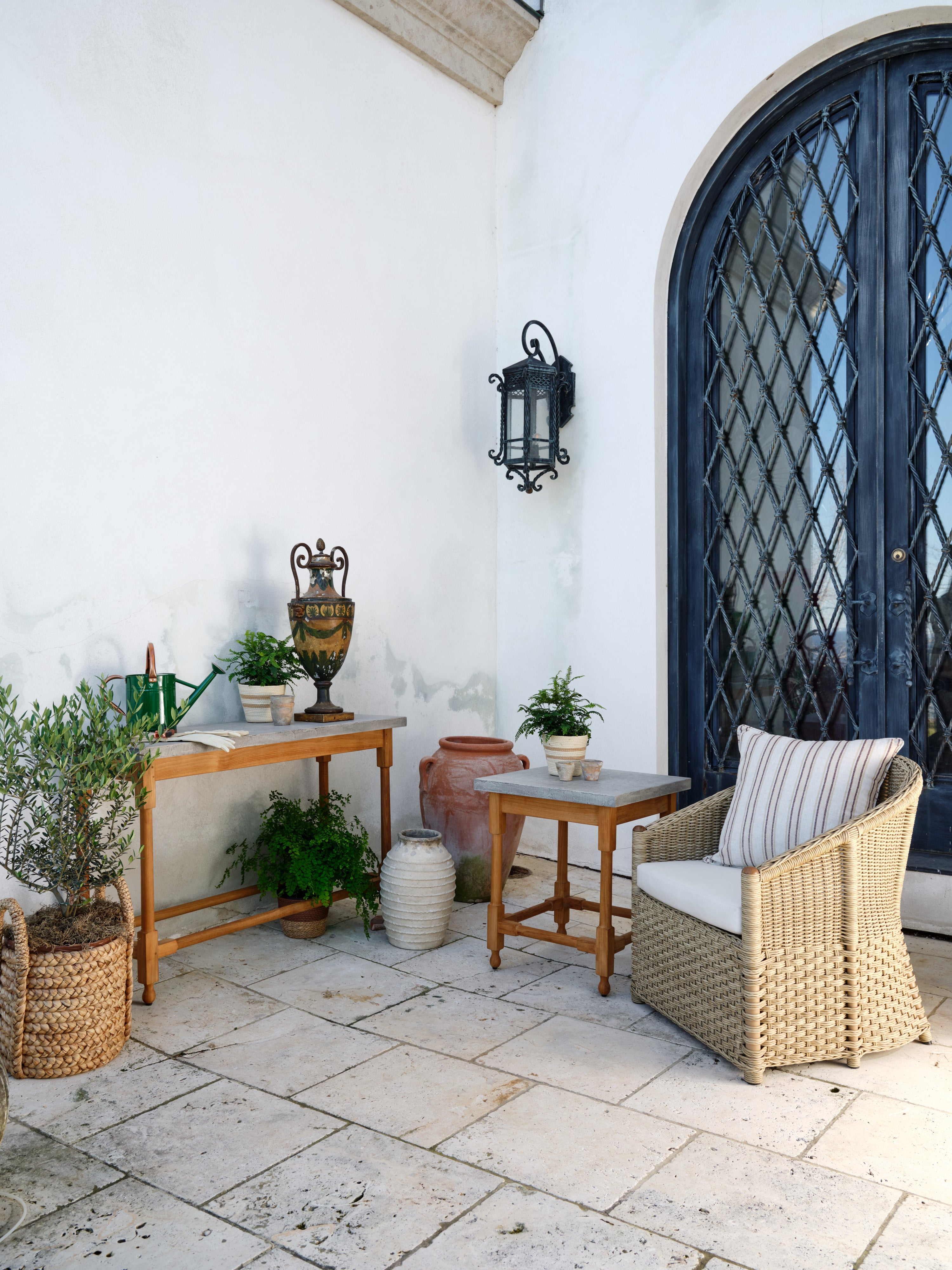 Bunny Williams Home Handcrafted Furniture, Lighting and Accessories.